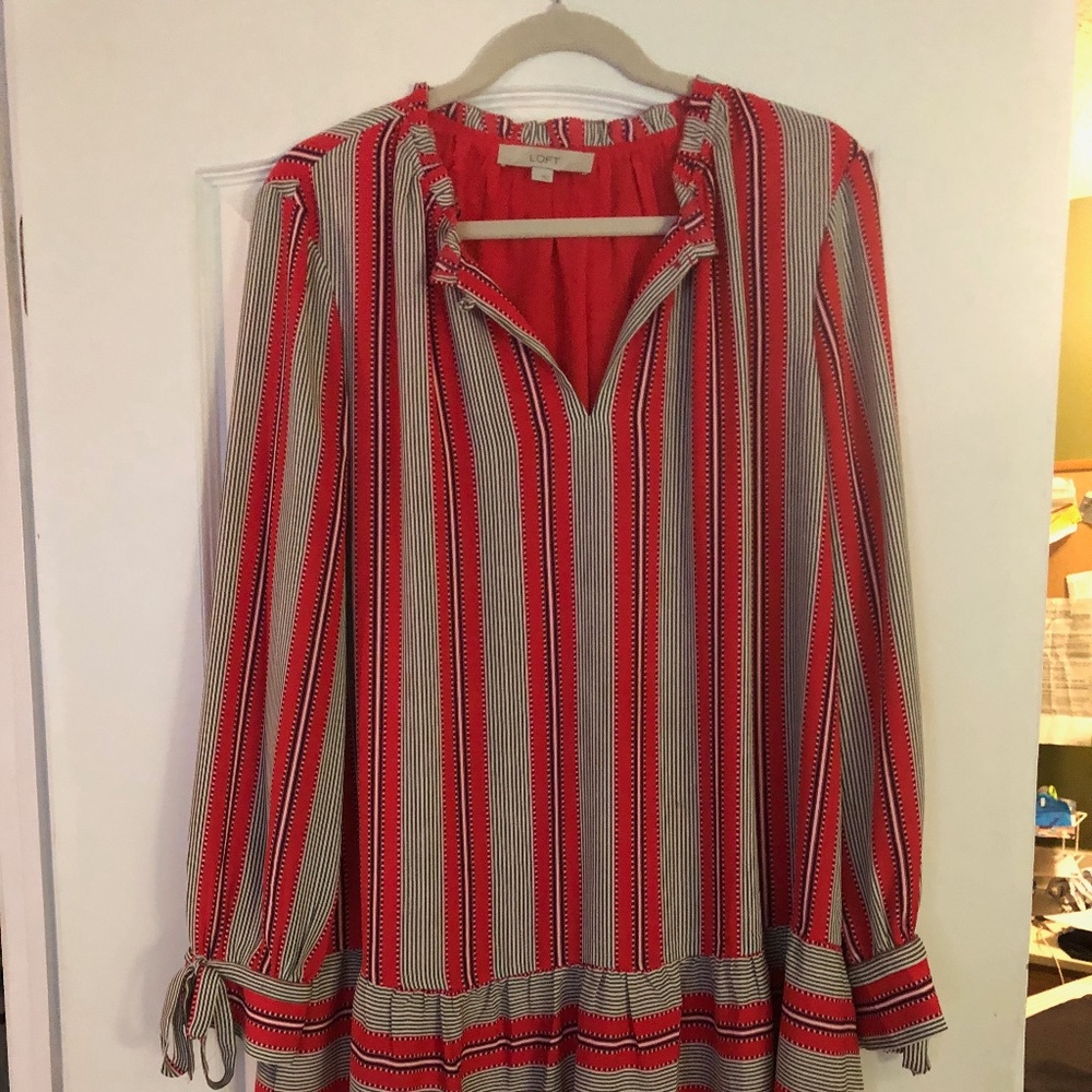 Loft Dress lined with button on the sleeves and back